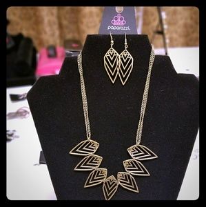 Paparazzi necklace and earring set. (Bronze color)